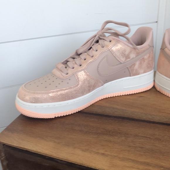 2018 Nike Air Force 1 sneakers worn once! Rose and rose gold! - Picture 6 of 17